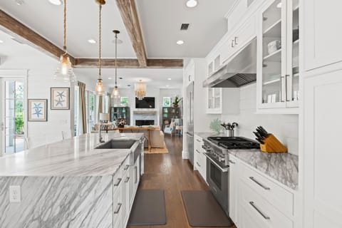 First Floor: Kitchen