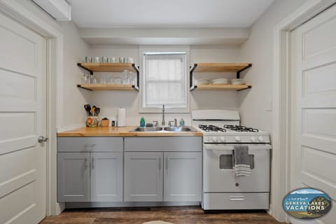 Kitchen - No Dishwasher