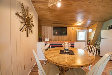 Dining area and smart tv with Wifi