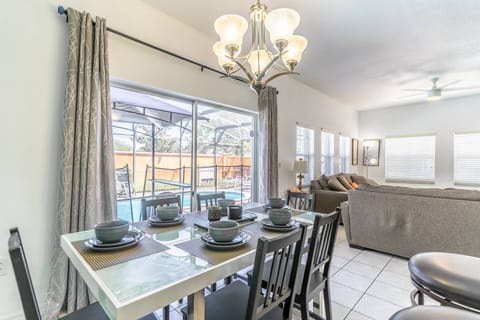 Dining room seating for 6 with access to the private, fully enclosed pool