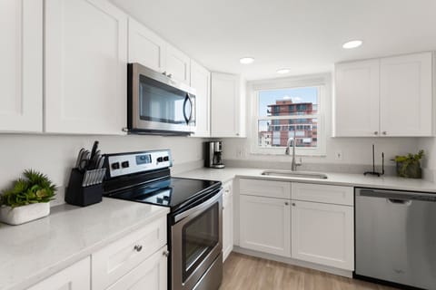 Shores of Madeira 501 Kitchen