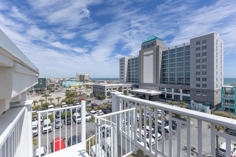 Great views and location to Boardwalk and restaurants. 