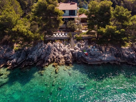 House (Five Bedroom House) | Beach