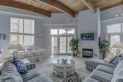 Living Area - View 2