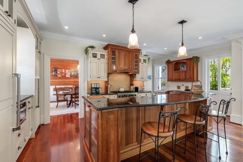 Gourmet kitchen for meal prep