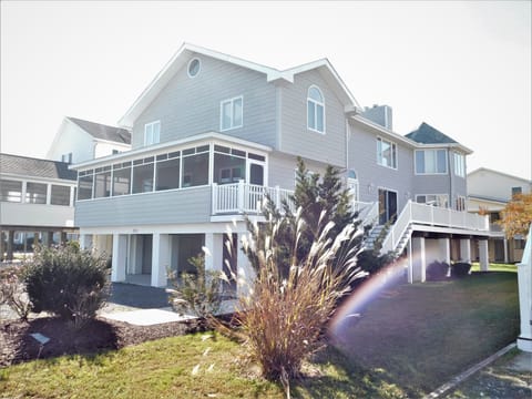 324 Seabreeze Drive (The Canal)