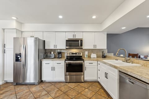 equipped with full sized appliances