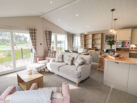 Cottage | Living room | Fireplace