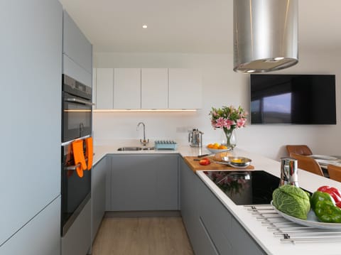 Cottage | Private kitchen | Fridge, dishwasher, electric kettle, toaster