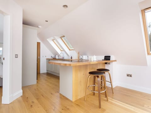 Cottage | Private kitchen | Fridge, dishwasher, electric kettle, toaster