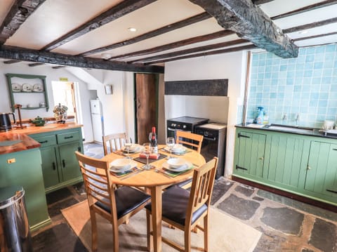 Cottage | Private kitchen | Fridge, dishwasher, cookware/dishes/utensils