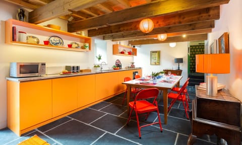 Cottage | Private kitchen | Fridge, dishwasher, cookware/dishes/utensils