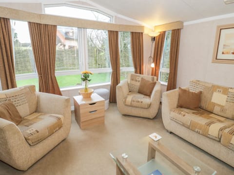 Cottage | Living room | Fireplace