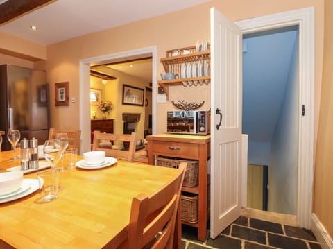 Cottage | Dining