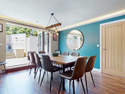 Cottage | Dining