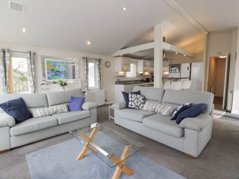 Cottage | Living area | TV