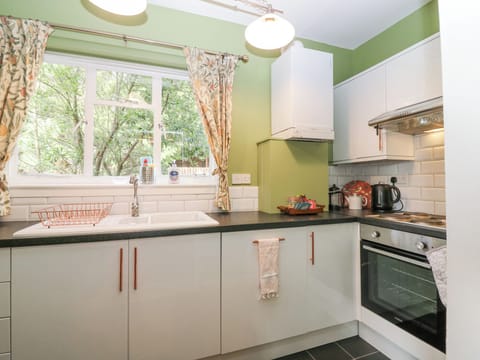 Cottage | Private kitchen | Fridge, dishwasher, electric kettle, toaster