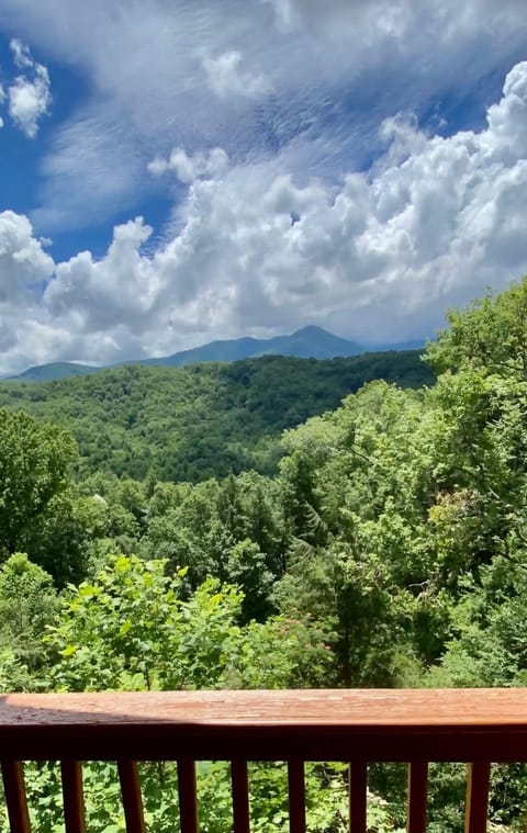 Awesome Smoky Mountain Views From This Gatlinburg Cabin!