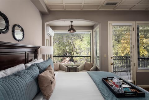 Creekside Queen Room 3 | Pillowtop beds, individually decorated, individually furnished