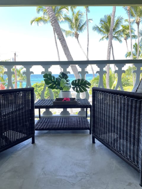 Ocean Fronting Balcony!