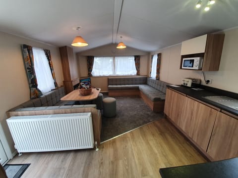 Family Mobile Home, Private Bathroom (3 Bed) | Interior