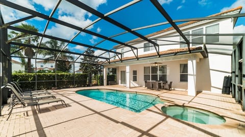 Beautiful 6 bed 4 bath villa located in Windsor Hills Resort