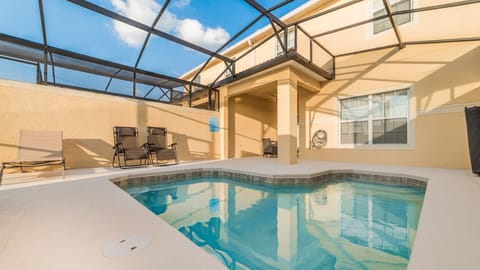 Beautiful 4 bed 3 bath townhome located in Paradise Palms Resort