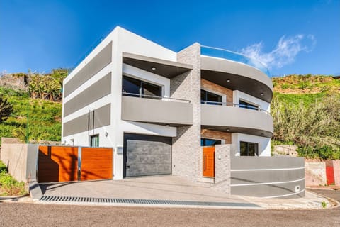 Modern exterior of Villa Belmonte by LovelyStay, a stunning three-floor retreat in Canhas, Ponta do Sol, blending luxury design with island charm. #MadeiraLiving #LuxuryVilla #PontaDoSol