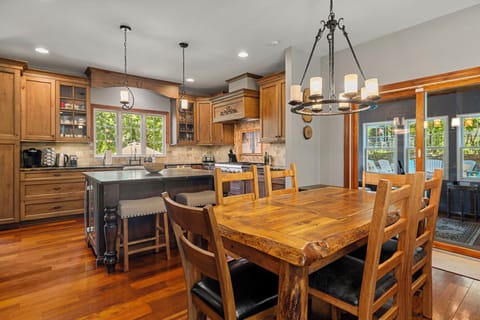 The Moose Lodge’s dine-in kitchen is ideal for large family gatherings.