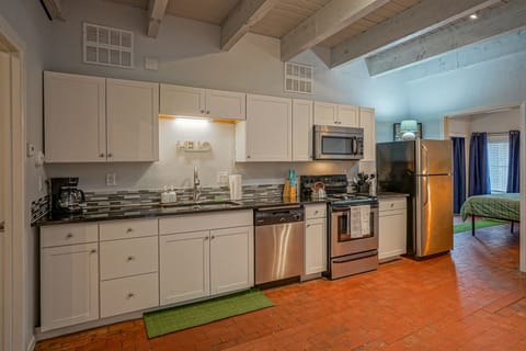 Equipped Kitchen, Dishwasher