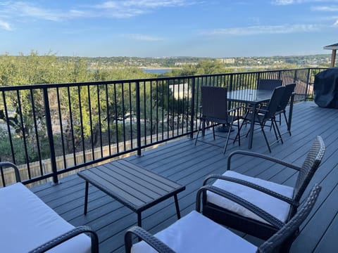 Hangout, grill, enjoy dinner & drinks while taking in the amazing lake view