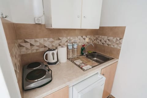 Mini-fridge, microwave, stovetop, coffee/tea maker