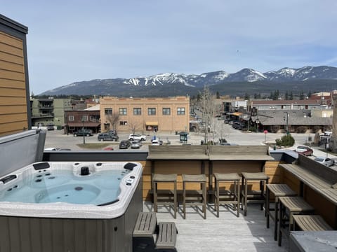 #1 Condo in Whitefish - Hot tub, bar, fire pit, dining, grill, views for miles