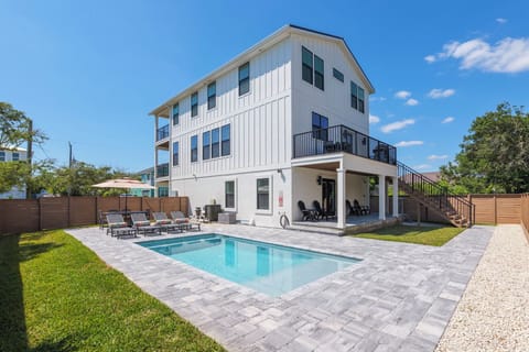 10x20 heated pool with sunshelf