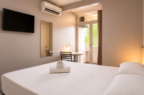 Deluxe Double Room | Minibar, desk, iron/ironing board (on request), WiFi (free)