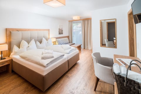 Comfort Double or Twin Room, Mountain View | In-room safe, free WiFi, bed sheets