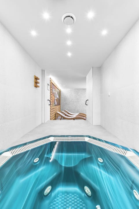 Indoor spa tub