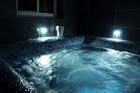 Jetted tub