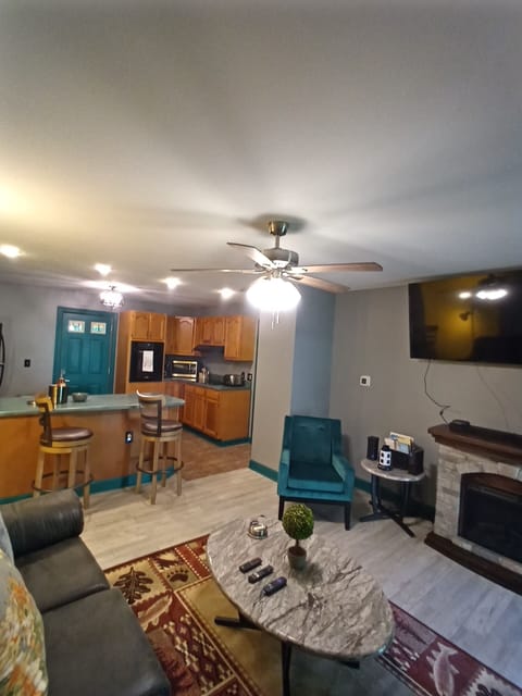  PEACEFUL/QUIET & SERENE GETAWAY CLOSE to BILTMORE HOUSE and VILLAGE & MUCH MORE