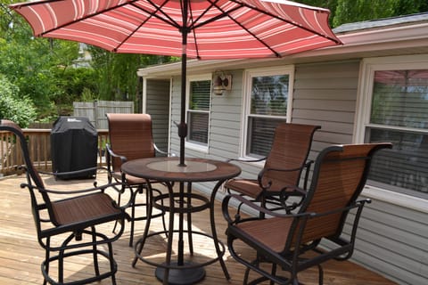 comes with binoculars for nature watchers