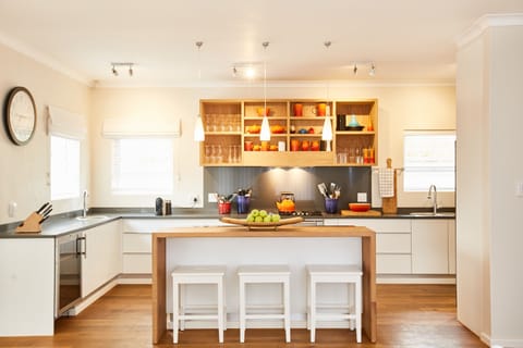 Number Eleven | Private kitchen | Full-size fridge, microwave, oven, stovetop