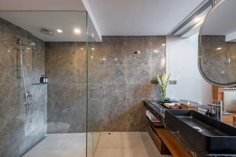 1 Bedroom Double or Twin Suite with Private Plunge Pool | Bathroom | Free toiletries, hair dryer, bathrobes, slippers