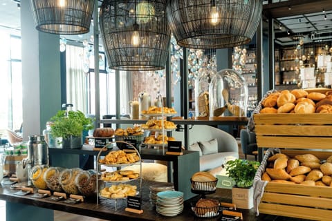 Daily buffet breakfast for a fee