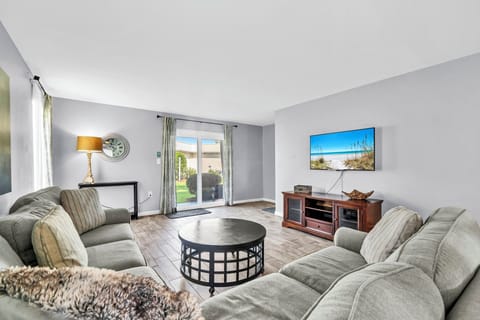 Welcome to Summerhouse Townhomes #6- Blue Pearl