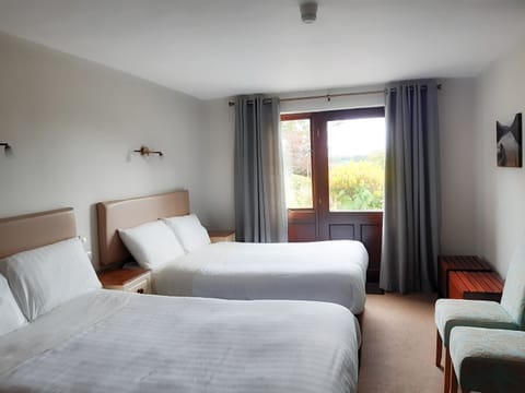 Family Room, Ensuite, Garden View | Desk, free WiFi, bed sheets