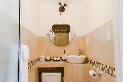 Superior Room, 1 Queen Bed | Bathroom | Deep soaking tub, hair dryer, towels