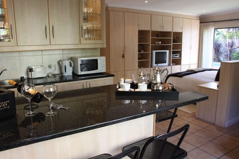 Garden Room | Private kitchen | Fridge, microwave, coffee/tea maker, cookware/dishes/utensils