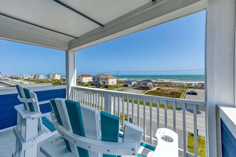 Level 4-Top Floor Teen Lounge Ocean View Porch