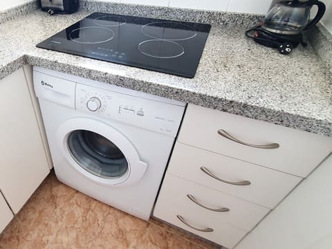 Equipped Kitchen/Cocina equipada