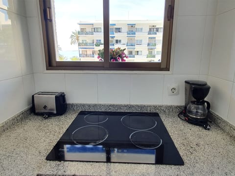 Windows to the terrace and views/Ventana en la cocina a la terraza y sus vistas